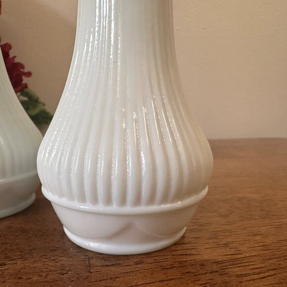 Set of 4 Randall Milk Glass Bud Vases Ribbed Ruffle Edge Wedding Decor White - Picture 5 of 10